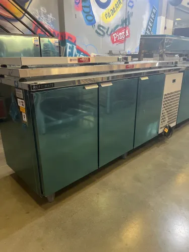 Balcão serviço refrigerado - 2m - 3 portas