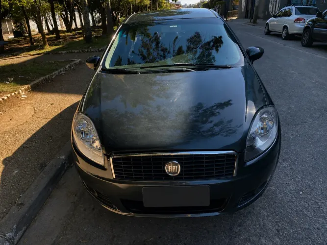 Fiat Linea Essence Dualogic 1.8 Flex 16V 4P 2013