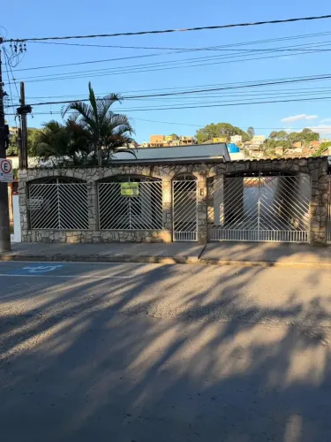 Casa Térrea em Bairro Tradicional de São Roque!