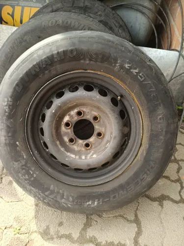 Aro 16, 225/75 R16, valor unitário.