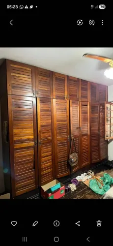 Vende-se guarda roupa em mogno de 7 portas