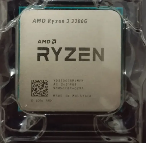 Processador Ryzen 3 3200G Semi novo 