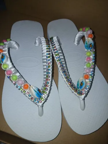 Chinelo Customizado e Arquinho Customizado conchas buzios pintadas a mão 