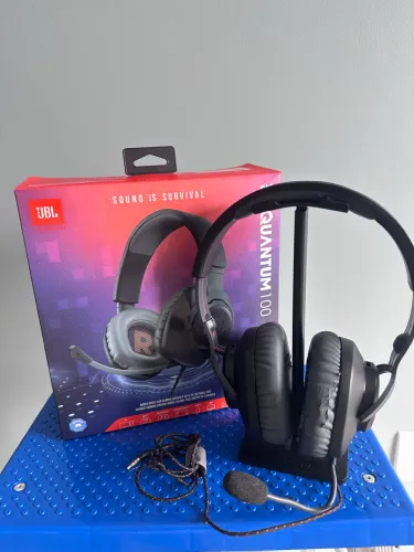 Fone de ouvido JBL QUANTUM 100