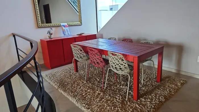 Mesa com 6 cadeiras + armario - madeira Confira!!!