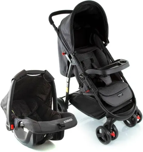 Carrinho de bebê Cosco com bebê conforto