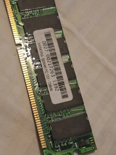 Memória RAM PC133 SDRAM 256MB Spectek 133MHz Para PC Antigo / Retro