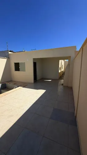 CASA NOVA COM PISCINA À VENDA - BAIRRO DOS MINÉRIOS<br>