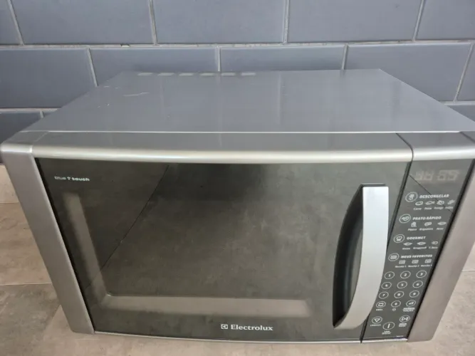 Micro-ondas Electrolux - 31L - Para retirada de peças