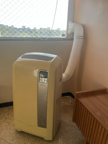 Ar-Condicionado Portátil DeLonghi Pinguino PAC WE125