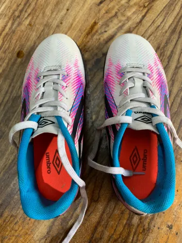 Chuteira Society Umbro feminina 34