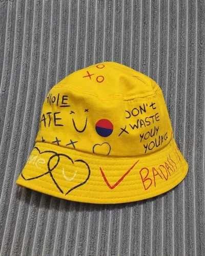 Chapéu Amarelo Estilo Bucket Grafismos