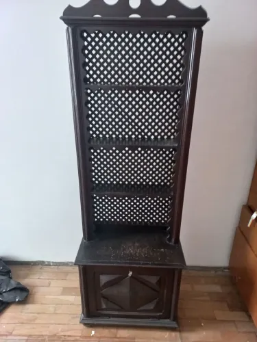 Prateleira com baú