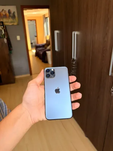 Vendo iPhone 11 Pro Max,72% de bateria,tela já foi trocada,valor 1150