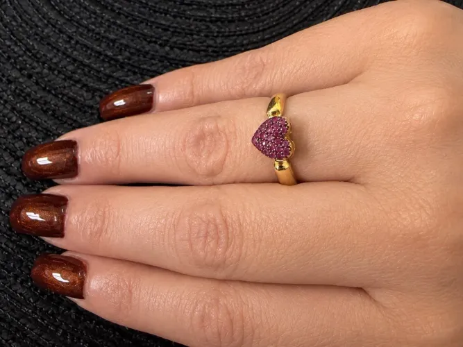 Anel ouro 18k com rubis coração