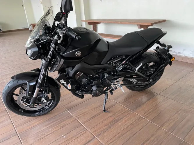 Vendo esta Bela máquina.