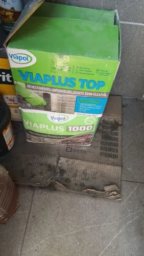 Vendo 2 caixas de produto para impermeabilização