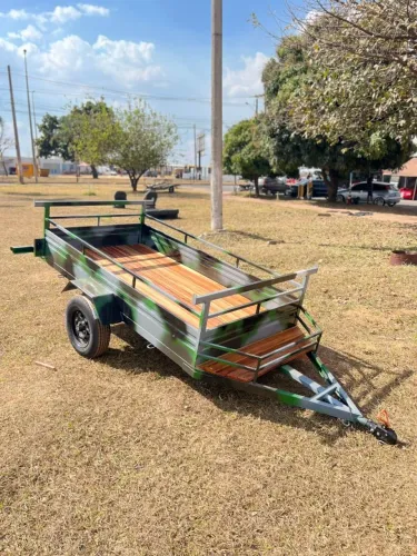 Carretinha 2.50 x 1.20 Nova com Cestinha e Pneus Novos de Fábrica