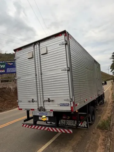 VW Delivery 11.180 baú