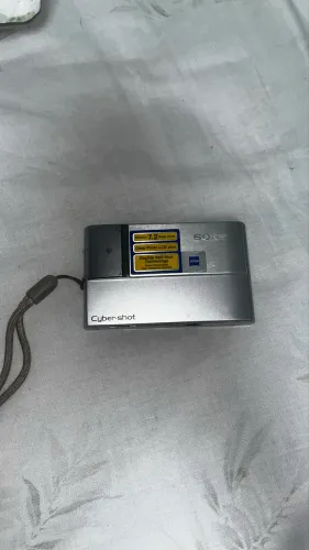 Sony Cyber-shot de 7.2 megapixels com lentes Carl Zeiss