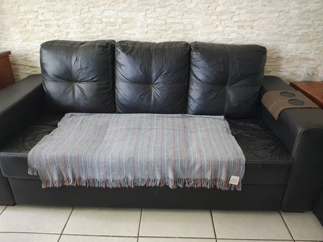 Vendo sofá de 3 e 2 lugares 