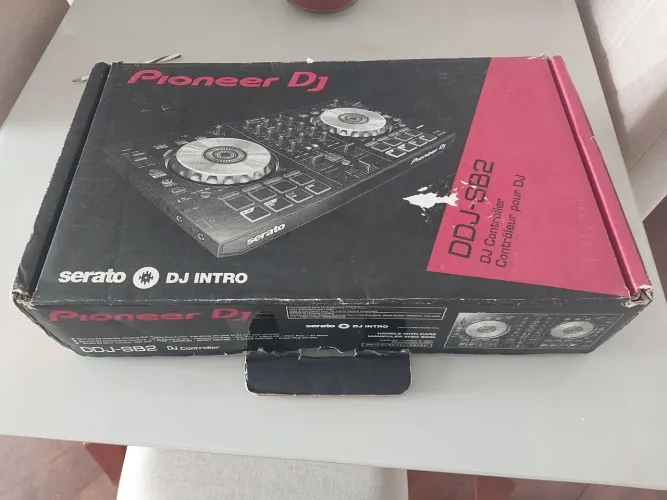 Controladora Pioneer DJ DDJ-SB2 na Caixa + Cabos