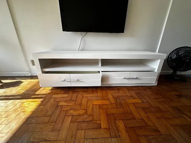 Rack de madeira maciça com dois gavetões