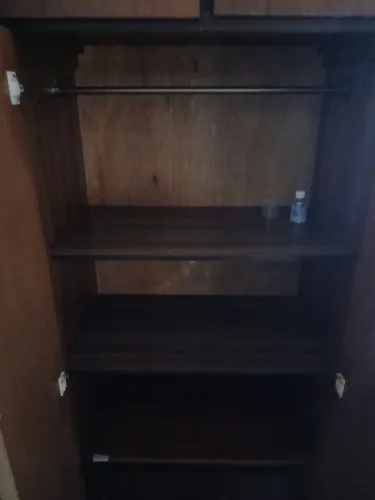 Vendo guarda roupa 2 portas c maleiro