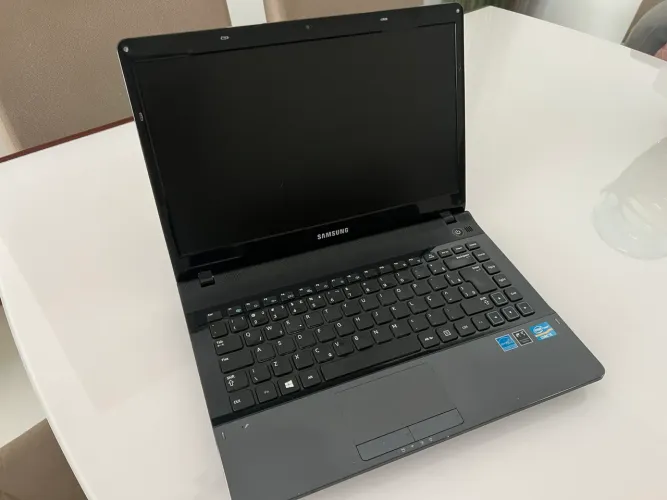 Laptop Samsung NP300E4C