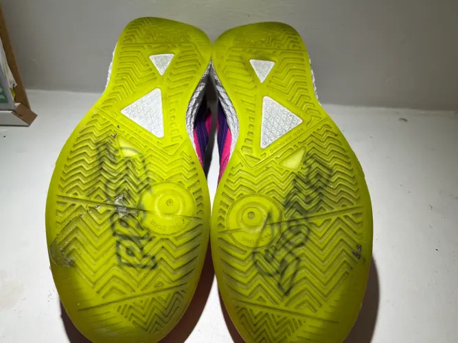 Chuteira Umbro Pro 5 Bump Rosa - Estilo, Conforto e Performance em Campo!