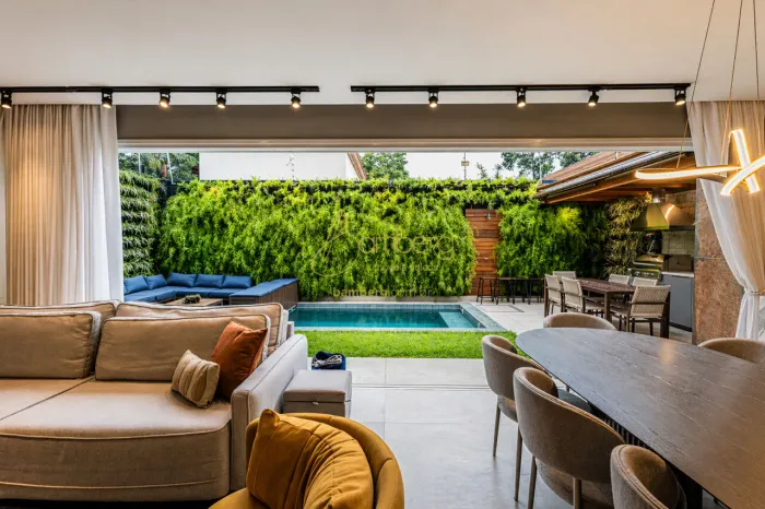 Casa com Piscina em Condomínio Fechado | Alto da Boa Vista | 336 m² | 4 dormitórios