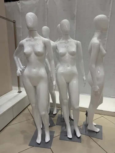 Manequins
