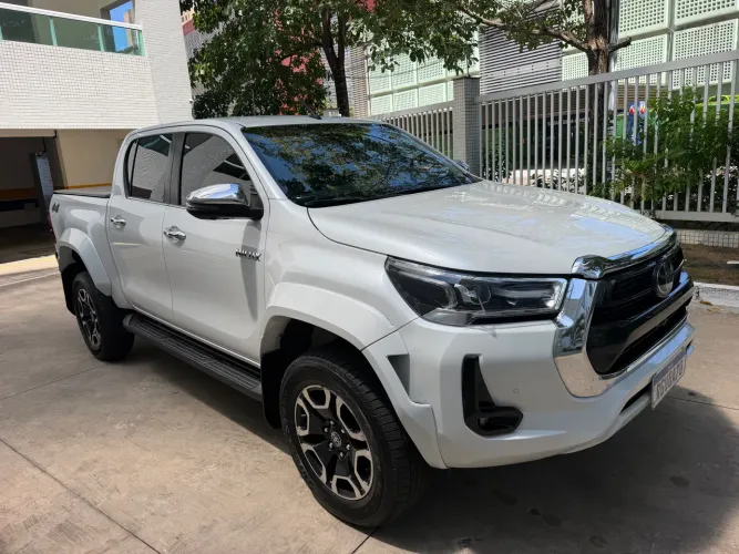 Toyota Hilux CD SRX Plus 4X4 2.8 TDI Die. Aut. 2024