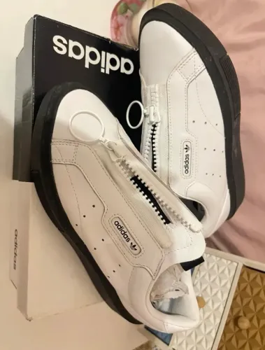 Tênis Adidas