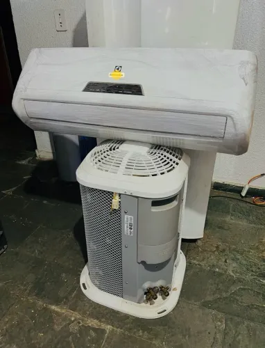 Ar condicionado ELECTROLUX 9000 btus semi novo