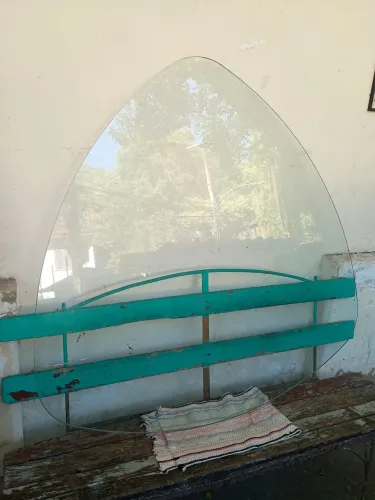 Mesa vidro arqueada 