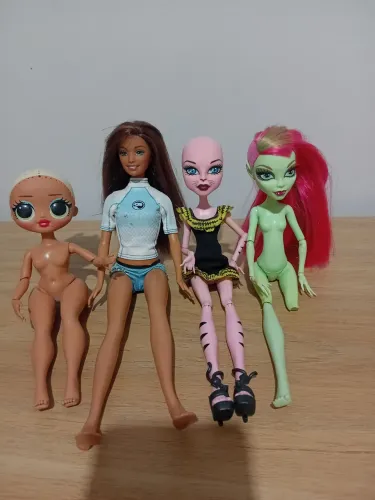 Lote com monster high, barbie e lol