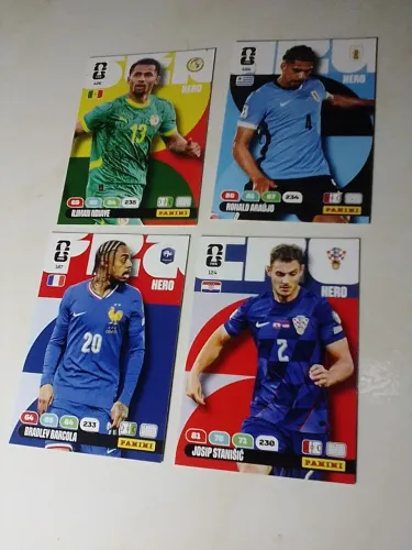 Kit de 4 cards de jogadores de times copa do mundo coleção adrenaline da Panini original