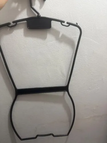 Araras e cabides para loja 