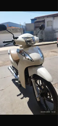 Impecável!!! 2023/2024 somente 1400 KM  rodadas!!