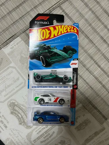 Skyline + Ferrari 365 gtb4 + F1 aston martin