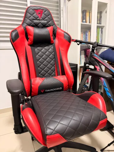 CADEIRA GAMER THUNDERX3 com inclinação