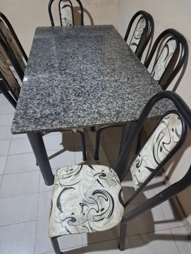 VENDO MESA DE PEDRA COM 6 CADEIRAS