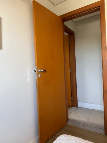 5 Portas Internas de Madeira 210 x 72 cm com Ferragens