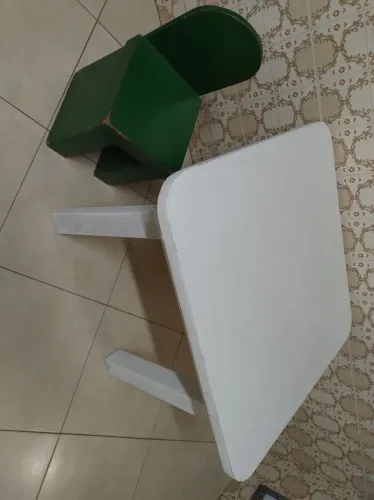 Mesa infantil com 1 cadeira