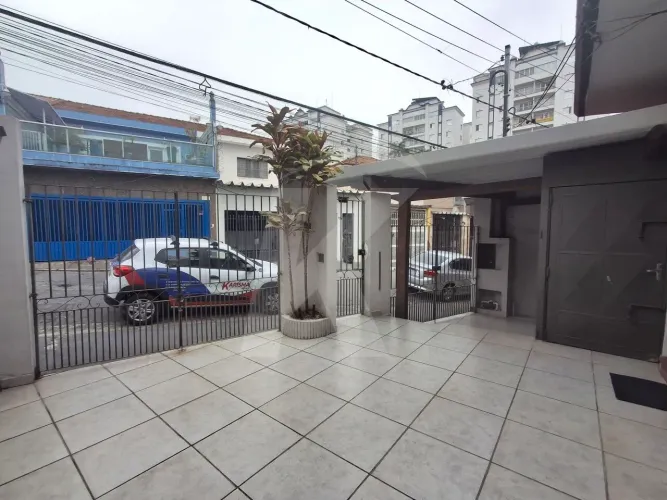 Casa Térrea com 2 dormitórios e 2 vagas de garagem na Vila Gustavo.