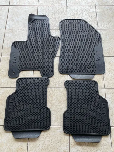 Tapete de Borracha Original JEEP Compass Mopar