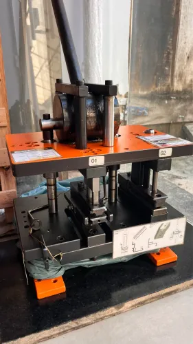 Máquina para fabricar esquadrias de alumínio Euroshow/Euroslim