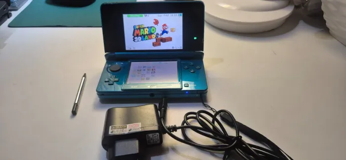 Vendo Nintendo 3DS desbloqueado com jogos na memória.