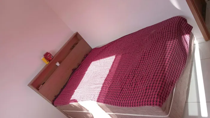 CAMA BOX DE CASAL COM CABECEIRA ELÉTRICA, DUAS TOMADAS FUNCIONAIS